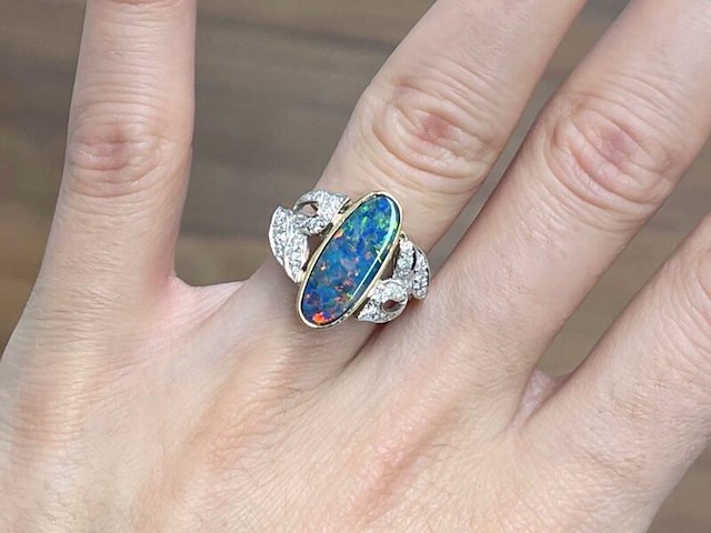 Gouden ring met diamanten en opaal - afbeelding 2 van  6