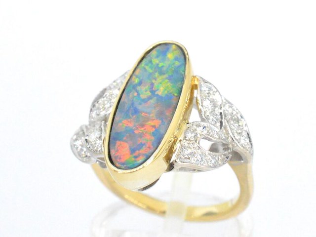 Gouden ring met diamanten en opaal - afbeelding 3 van  5