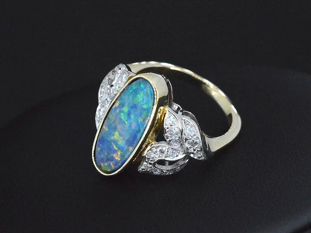 Gouden ring met diamanten en opaal - afbeelding 1 van  6