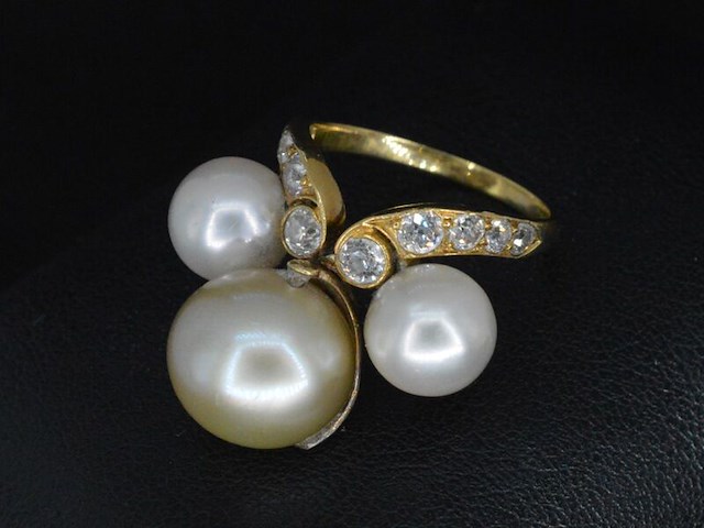 Gouden ring met diamanten en parels - afbeelding 1 van  4
