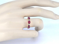 Gouden ring met diamanten en robijn - afbeelding 4 van  10