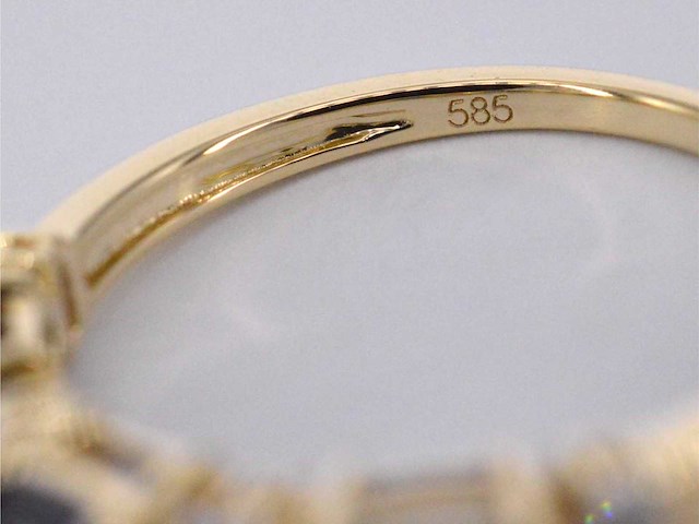 Gouden ring met diamanten en saffier - afbeelding 2 van  10