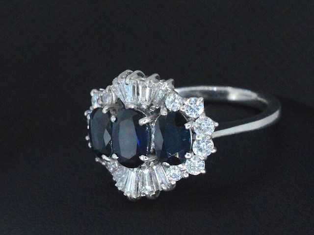 Gouden ring met diamanten en saffieren - afbeelding 1 van  4