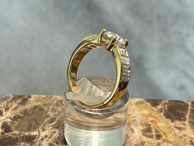Gouden ring met diamanten - afbeelding 4 van  5