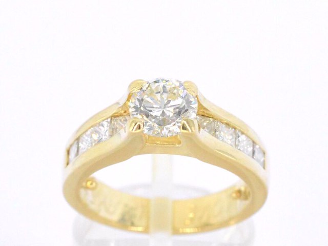 Gouden ring met diamanten - afbeelding 1 van  12