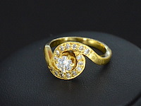 Gouden ring met diamanten - afbeelding 1 van  4