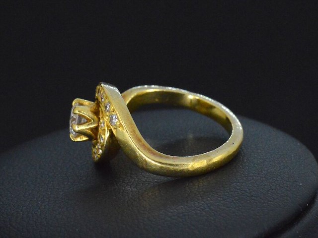 Gouden ring met diamanten - afbeelding 2 van  4