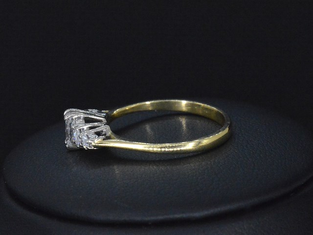 Gouden ring met diamanten - afbeelding 2 van  4