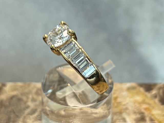 Gouden ring met diamanten - afbeelding 4 van  6
