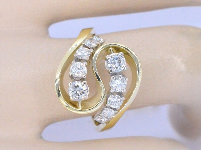 Gouden ring met diamanten - afbeelding 2 van  9