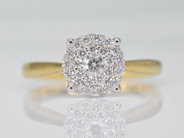 Gouden ring met diamanten - afbeelding 1 van  8