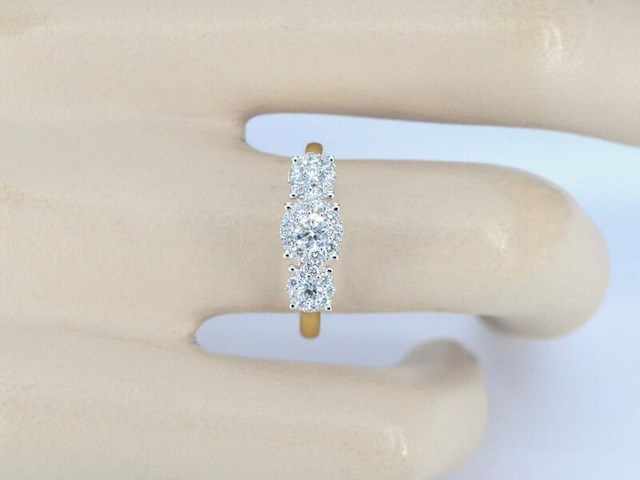 Gouden ring met drie chatons van diamanten 0.75 carat - afbeelding 3 van  10