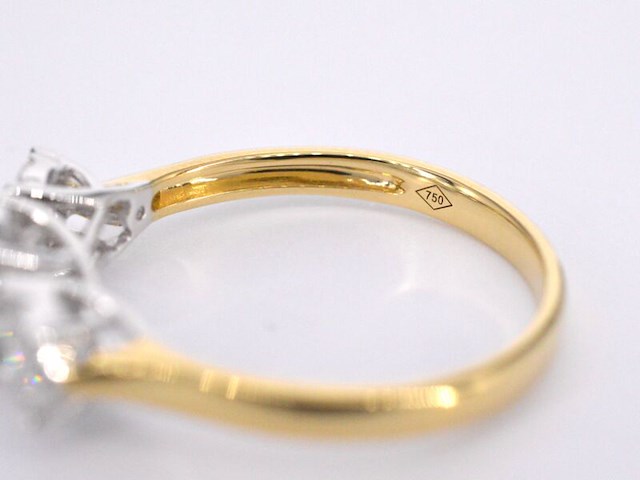 Gouden ring met drie chatons van diamanten 0.75 carat - afbeelding 9 van  10