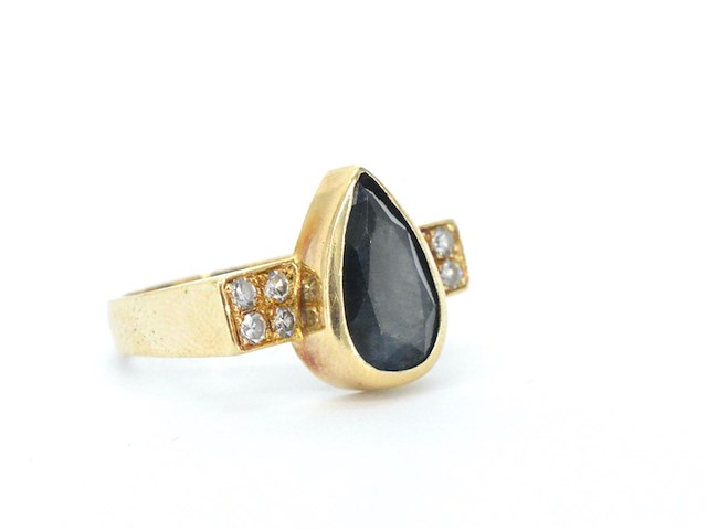 Gouden ring met edelsteen - afbeelding 1 van  6