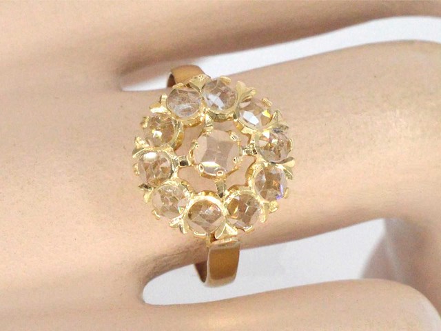 Gouden ring met edelstenen - afbeelding 2 van  11