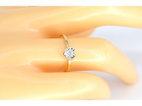 Gouden ring met een briljant geslepen diamant in hartvorm - afbeelding 2 van  7