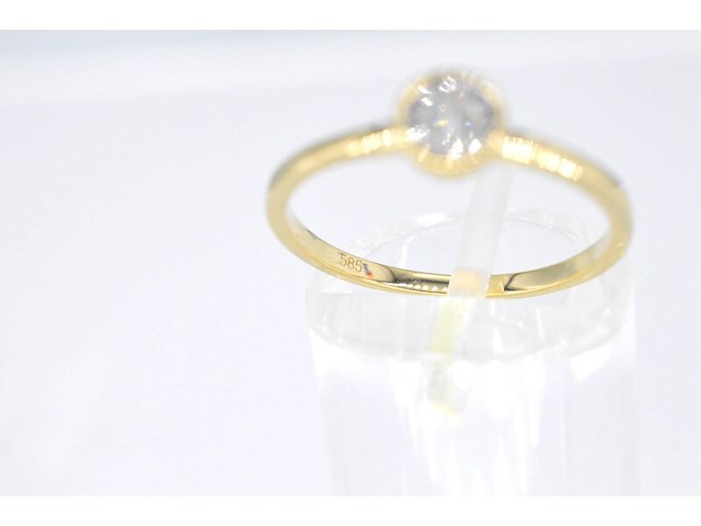 Gouden ring met een briljant geslepen diamant - afbeelding 5 van  5