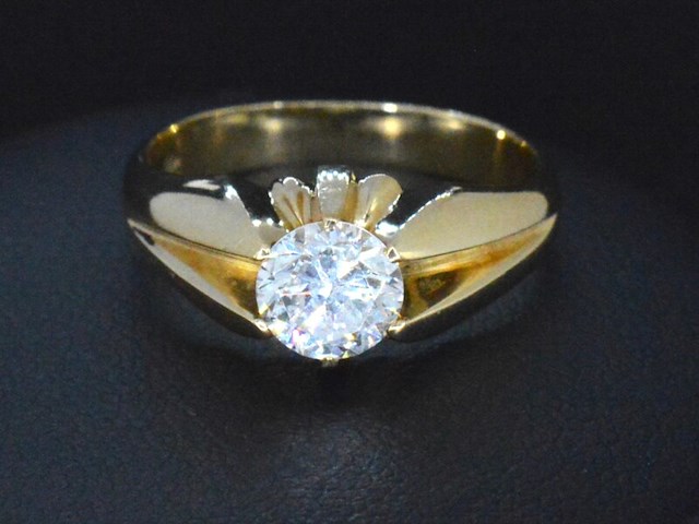 Gouden ring met een diamant - afbeelding 1 van  4