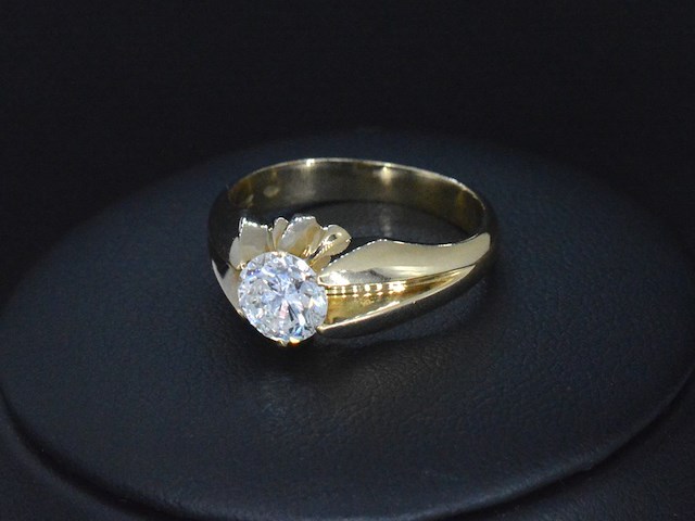 Gouden ring met een diamant - afbeelding 2 van  4