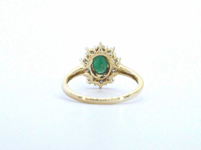 Gouden ring met een groene ovale smaragd en natuurlijke diamanten - afbeelding 7 van  9