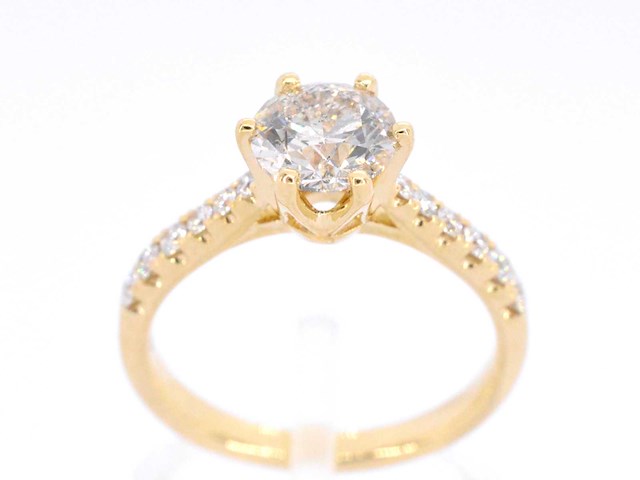 Gouden ring met één grote briljant - afbeelding 1 van  10