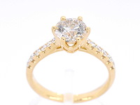Gouden ring met één grote briljant - afbeelding 1 van  10