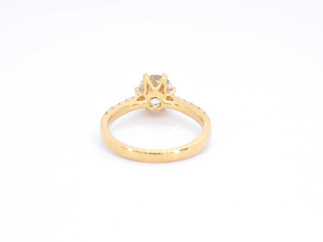 Gouden ring met één grote briljant - afbeelding 9 van  10