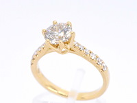 Gouden ring met één grote diamant - afbeelding 5 van  11