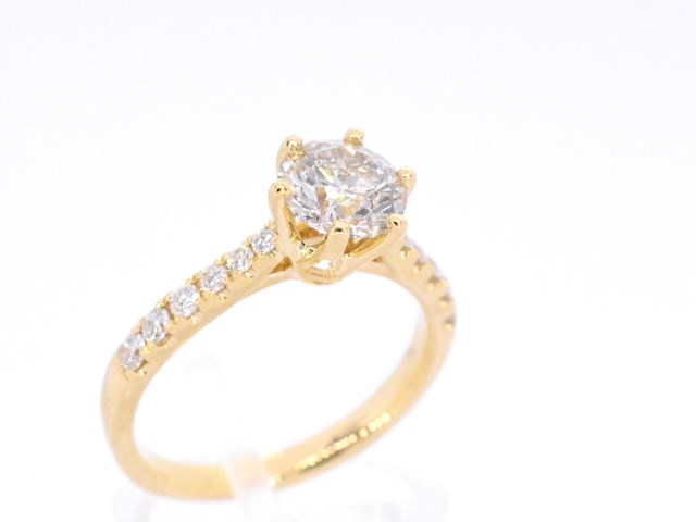 Gouden ring met één grote diamant - afbeelding 6 van  11