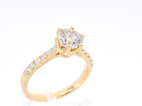 Gouden ring met één grote diamant - afbeelding 6 van  11