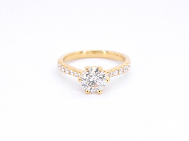 Gouden ring met één grote diamant - afbeelding 8 van  11
