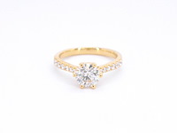 Gouden ring met één grote diamant - afbeelding 8 van  11