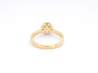 Gouden ring met één grote diamant - afbeelding 9 van  11
