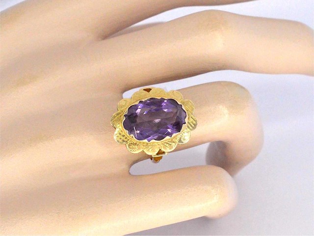 Gouden ring met een natuurlijke amethist - afbeelding 2 van  8