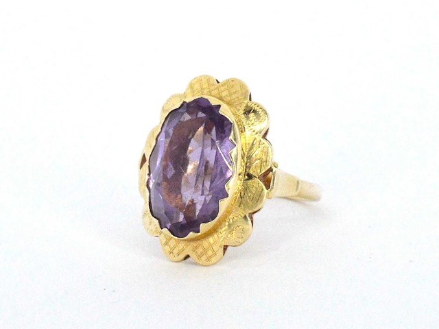 Gouden ring met een natuurlijke amethist - afbeelding 5 van  8