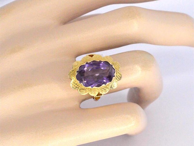 Gouden ring met een natuurlijke amethist - afbeelding 2 van  9