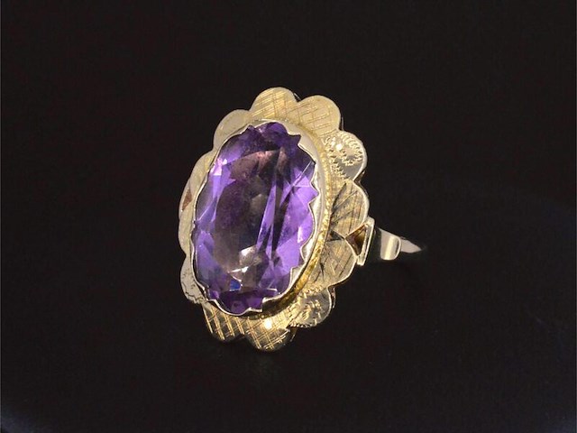 Gouden ring met een natuurlijke amethist - afbeelding 4 van  6