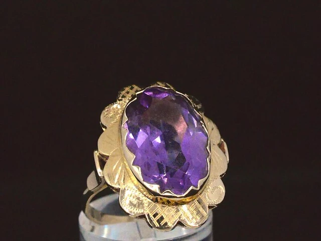 Gouden ring met een natuurlijke amethist - afbeelding 5 van  7