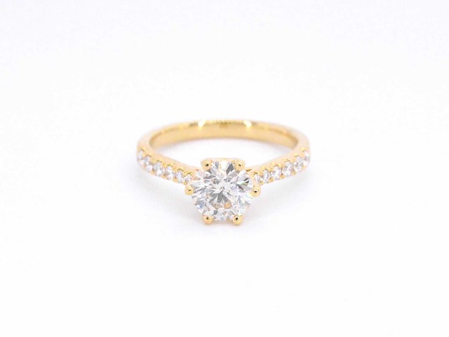 Gouden ring met grote diamant - afbeelding 8 van  10