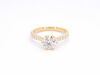 Gouden ring met grote diamant - afbeelding 8 van  10