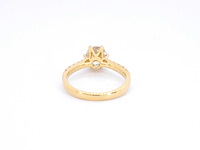 Gouden ring met grote diamant - afbeelding 9 van  10