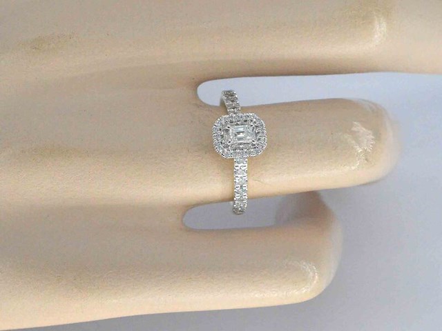Gouden ring met natuurlijke baguette en briljant geslepen diamanten - afbeelding 2 van  8