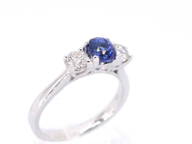 Gouden ring met natuurlijke diamant en een blauwe saffier - afbeelding 6 van  11