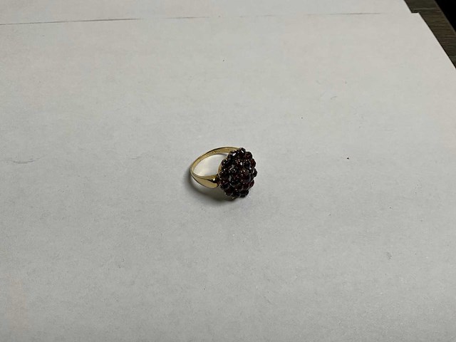 Gouden ring met rosette, boheems granaat (5,1 gram) - afbeelding 1 van  6