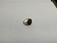 Gouden ring met rosette, boheems granaat (5,1 gram)