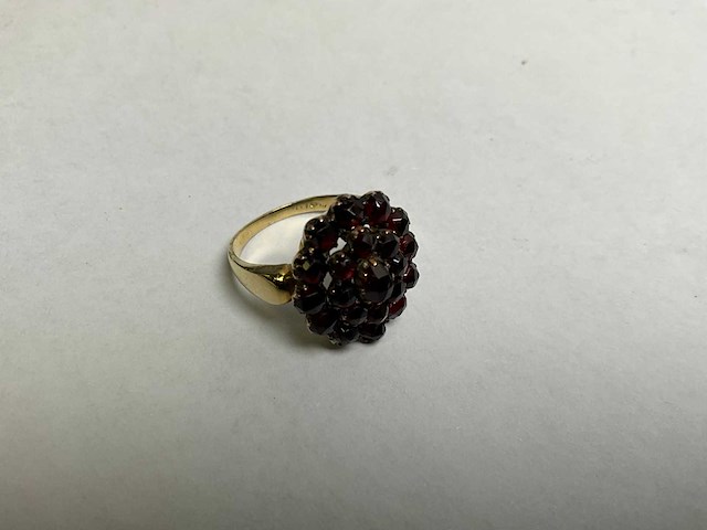Gouden ring met rosette, boheems granaat (5,1 gram) - afbeelding 6 van  6