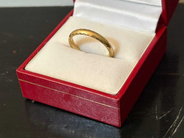 Gouden ring - afbeelding 2 van  2