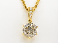 Gouden solitair hanger met een diamant van 1.50 carat, excl. ketting