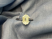 Gouden solitair met een emerald geslepen diamant van 2.00 carat met hoge kwaliteit - afbeelding 1 van  7