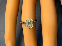 Gouden solitair met een emerald geslepen diamant van 2.00 carat met hoge kwaliteit - afbeelding 4 van  7